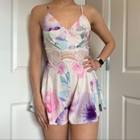 Floral Romper with lace cutout 🌸 - Picture 1 of 8
